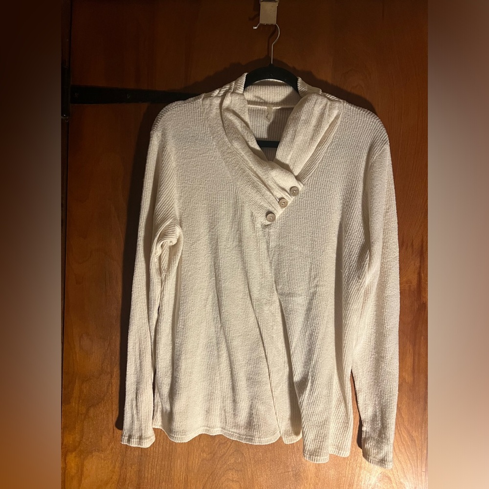 Sweater by Hesed pullover with decorative buttons on front